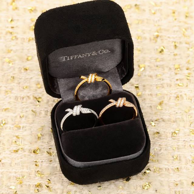 211495 我们出品 Knot满钻戒指，可订做真金真钻，pk市面各种金货量大咨询客Fu Knot戒指 很精致，也不会过细。工艺非常有讲究，弧度线条都是根据人体