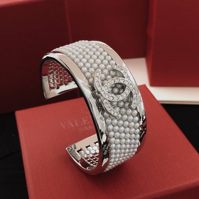 编号Xsz0065 Ch*Nel最新款米珠手镯 一致Zp黄铜材质