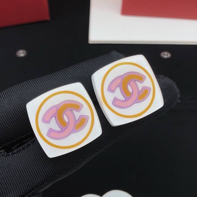 编号Xed0475 Ch*Nel最新款亚克力方块耳钉 一致Zp黄铜材质