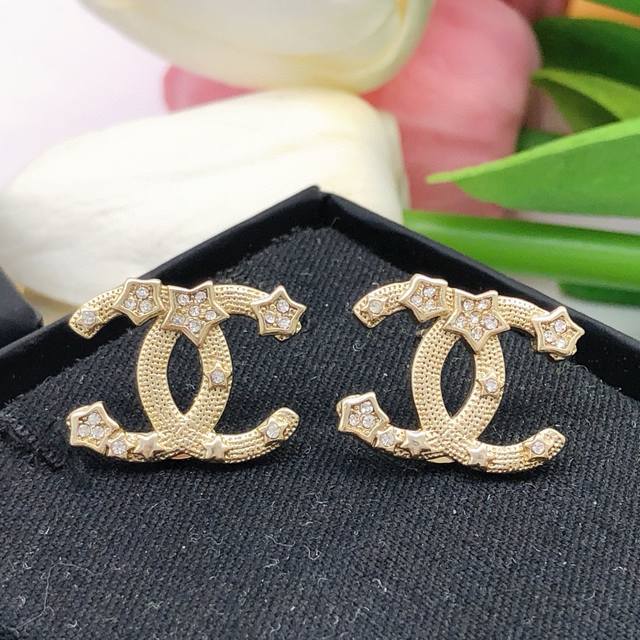 编号Xed0468 Ch*Nel最新款星星耳钉 一致Zp黄铜材质