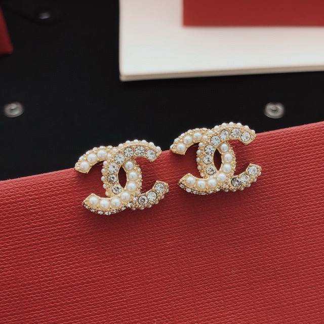 编号Xed0458 Ch*Nel最新款麻花米珠耳钉 一致Zp黄铜材质