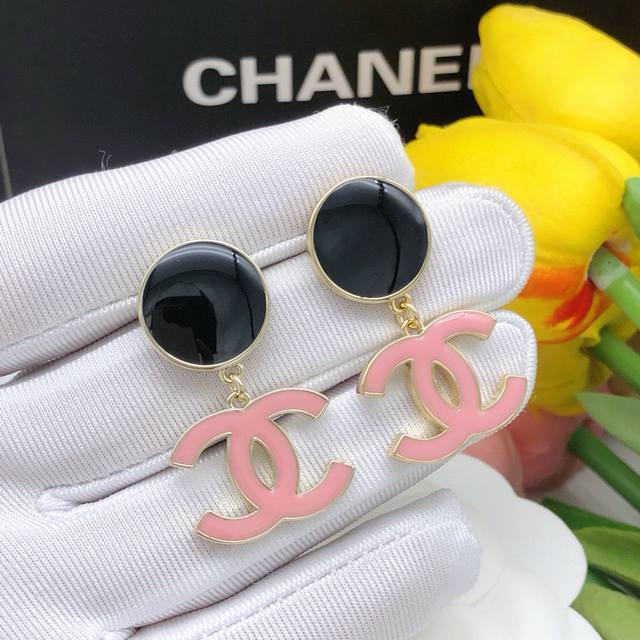 编号Xed0453 双C滴油黑色粉色耳钉