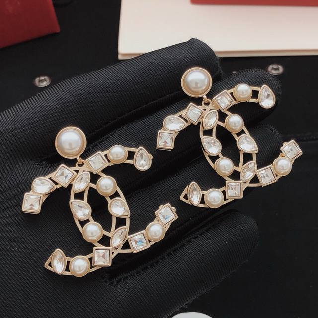 编号Xed0450 Ch*Nel最新款马眼方钻耳钉 一致Zp黄铜材质