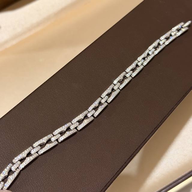 A7099 Bv家 新款 链条 拉环 满钻手链 出货 经典贵族范儿、奢华满钻抚媚设计 独家实拍 重工打造 完美复刻 进口S925材质电镀咪金！霸气满钻 女神必备