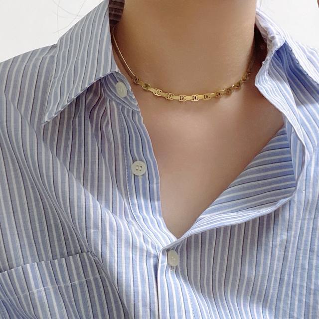 香奈儿Chanel最新款双C项链14K精钢保色超个性，百搭款特别特别赞，整体细节非常令人惊喜，设计感十足，不仅带出个人自信及品味，款式典雅而时尚，突显法式高雅气