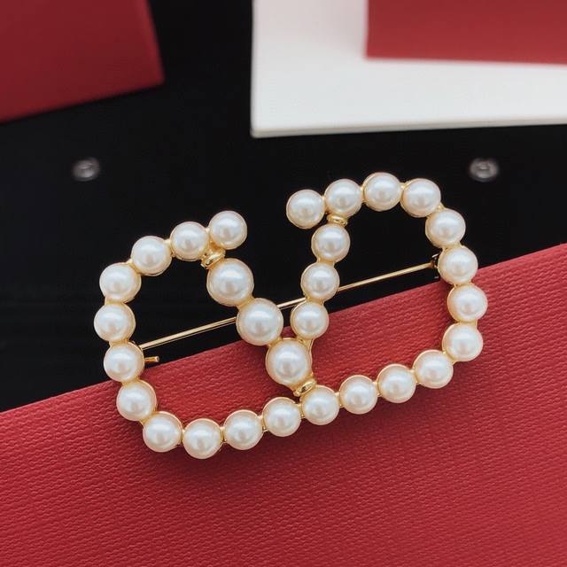 编号 Valenti*O最新款珍珠胸针 一致Zp黄铜材质