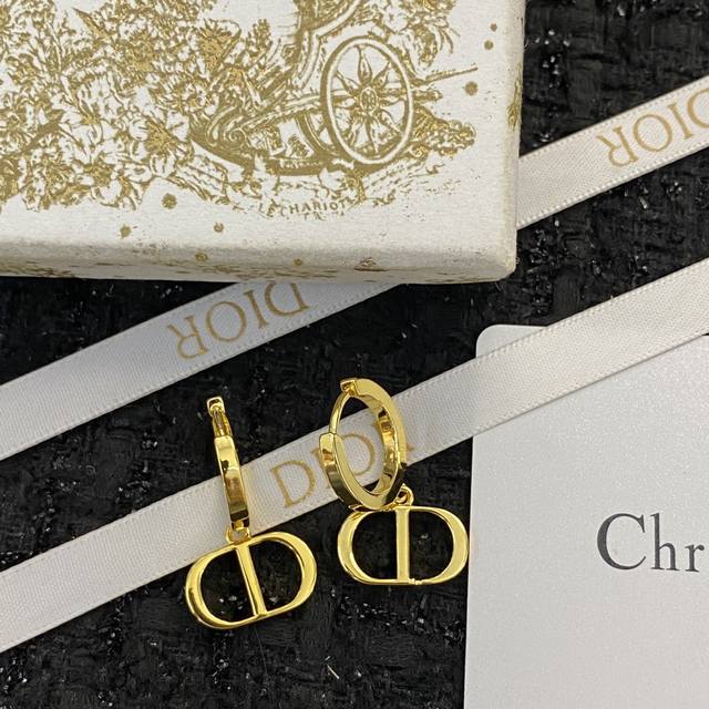 编码E961 耳钉热销款火爆上新 同步专柜独家高端品质实拍图代购级别做工精致细腻重工版本超级仙女唯美的一款做工超级细心无漏洞媲美Zp买到就是赚到