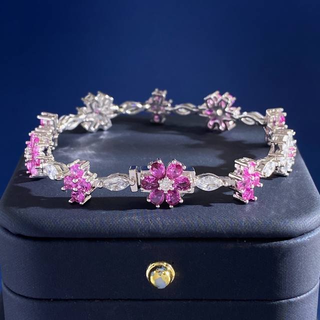 手链 无标梵克雅宝Vca风格新款仲夏夜之梦粉蓝宝石水晶锆石繁花锦簇花朵长款耳钉耳坠 轻奢繁华多巴胺设计超显气质！ 尺寸约：项链总长42Cm ；项链重约9.3G；