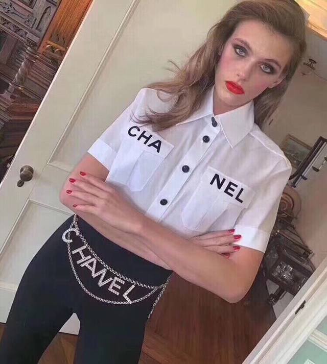 Chanel小香香奈儿这一季真心太美了 特别是这个字母系列 腰链也是真心美翻了的节奏 高版本现货不多长的p 、短的p190
