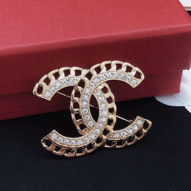 编号Xxz0010 Ch*Nel最新款镂空编织胸针 一致Zp黄铜材质