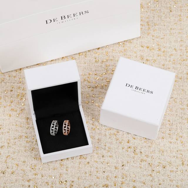 203170 我们出品 露珠戒指 Zp47450+ 现货！可定制真金真钻版，量大咨询客服， Dewdrop系列戒指，非常柔美细腻百搭的一款露珠满钻戒，包裹圆形明