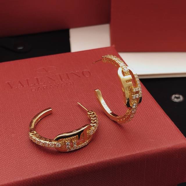 年好Fded0115 Fend*最新款圆形耳勾 一致Zp黄铜材质