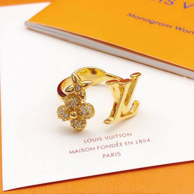 编号Ljz0009 Lv*最新款花朵戒指 一致Zp黄铜材质