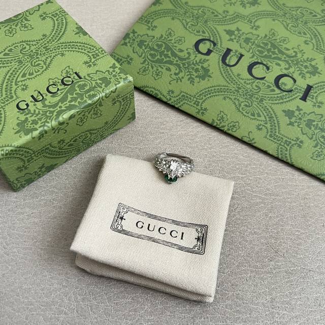 古驰 Gucci 专柜同步 狮子 戒指 高级定制 原版黄铜材质古铜 做工细节媲美原装 全部跟专柜一样 码数：678