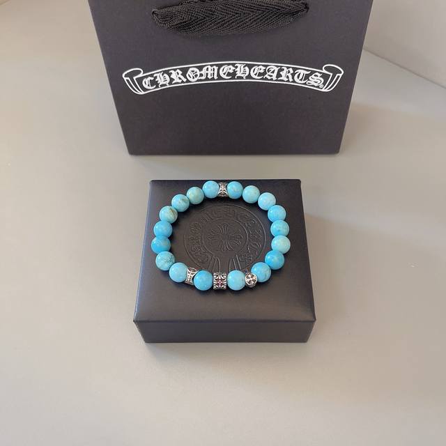 克罗心带梅红钻 新品发布巨美最新款手串档次更高明星同款 细节对版非市面亮面版型 这款一直在出 克罗心里面热卖款 非常好搭配潮流衣服