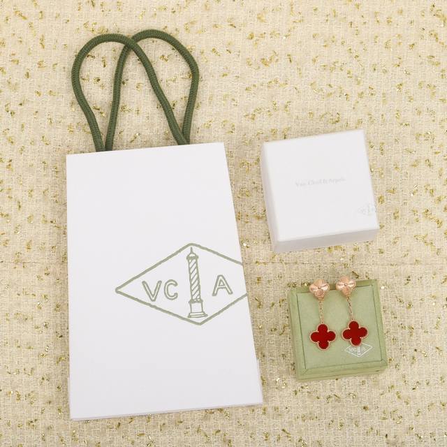 205353 我们出品 红玉髓镭射耳环 Zp80 000+，实在是太美了，可订做真金真钻18K金版本，量大咨询客Fu 无敌完美的工艺，这个工艺，可以说，你拿去p