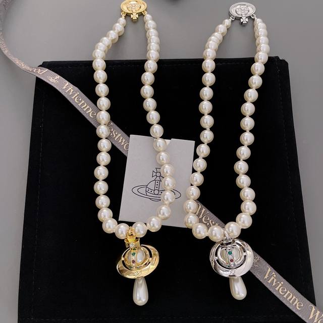 高品质 细节如图 Viviennewestwood 宝宝，什么是快乐星球，来，这就是快乐星球！绝美立体土星水滴珍珠项链！金银两个颜色！编号389900861，配