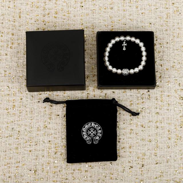 250250 我们出品 檀健次同款！量大咨询客Fu 克 联名珍珠十字架手链 Mikimoto 克罗心联名系列太好看啦打破传统打破传统，加上珍珠元素绝绝子！市面各