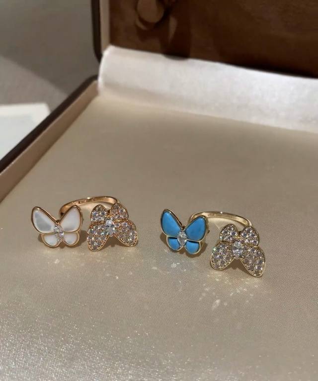 V金镀咪金 翩蝶物语 蝶成双，蓄春意 双蝶于花丛间巧然相逢 振翅追逐，惬意相伴，传递万物生长之韵， Two Butterfly戒指，镶嵌绿松石 绿松石，颜色均匀