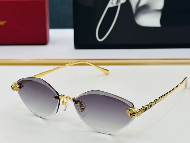 原版Cartie* 卡家 太阳镜 Ct42602U Size：58口17-145电镀工艺精湛大牌品 K戴起来气质十足 DDD