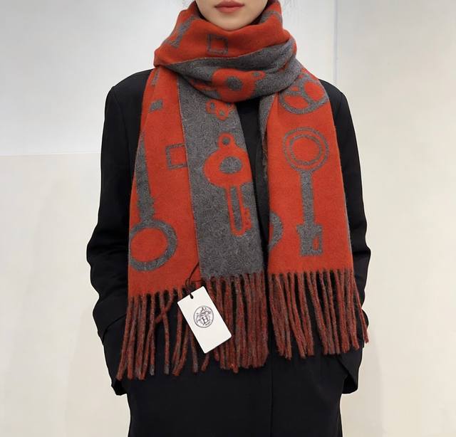 2025爱马仕钥匙男女款围巾且买且珍惜~都是出口订单所以比较难遇东西讲究少而精好看的一定要收这款H家女士围巾，款式很有女性魅力是男女款里非常Classical的