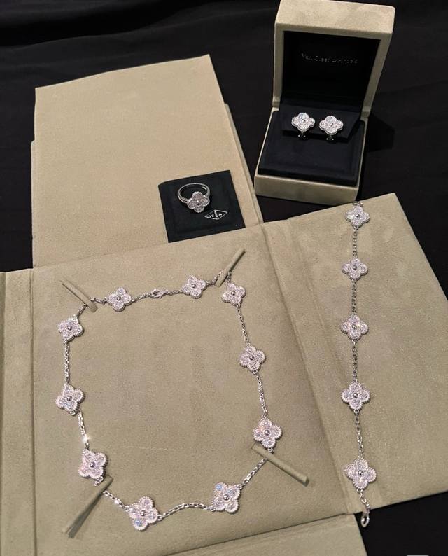 V金材质梵克雅宝Vca高级满钻白金色十花四叶草项链 DDD