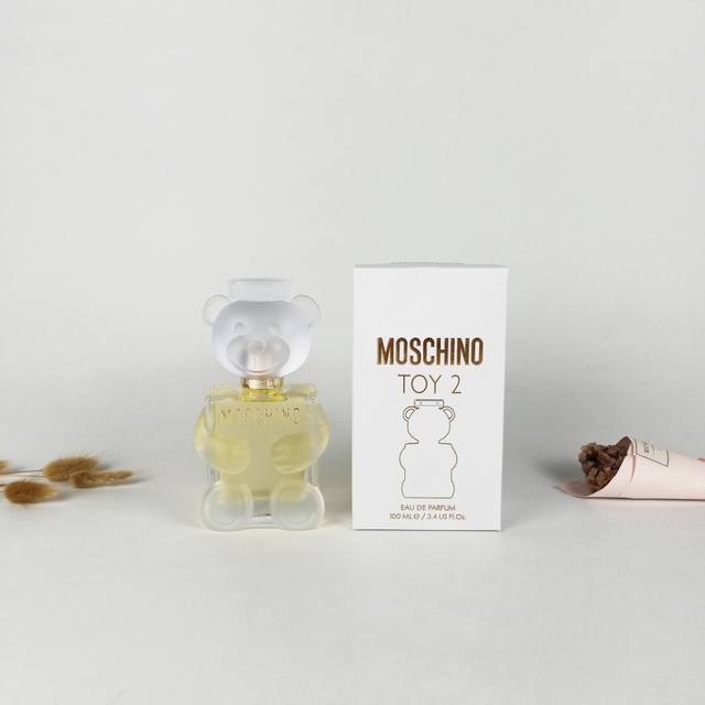 原单品质 DDD 实拍 DDD Moschino梦仙奴 泰迪熊香水，Tiy 2黄色泰迪熊女士香水 Ml DDD 前调：橘子、苹果、玉兰 DDD 中调：牡丹、白醋