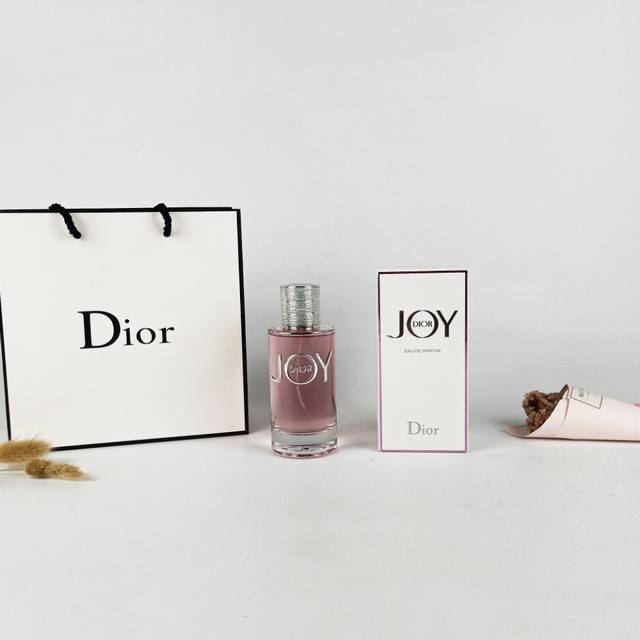 原单品质 DDD 实拍 DDD Dior迪奥Joy悦之欢Edp浓香水90Ml，2018秋季新款。一款花香型木质麝香调的女用香水。 前调是香柠檬和橘子; 中调是格