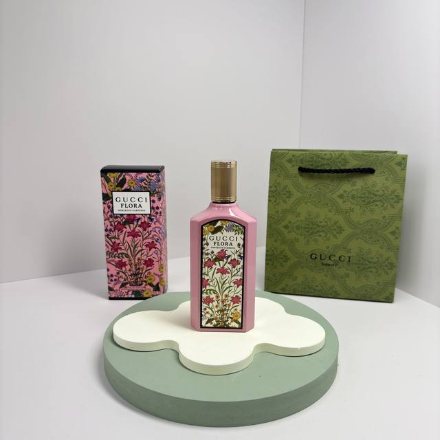 原单品质 DDD 古驰Gucci香水绮梦栀子 DDD 这是一个花香调 DDD 前调：梨花 红浆果 橘子 DDD 中调：栀子花 茉莉 DDD 后调：红糖 广藿香