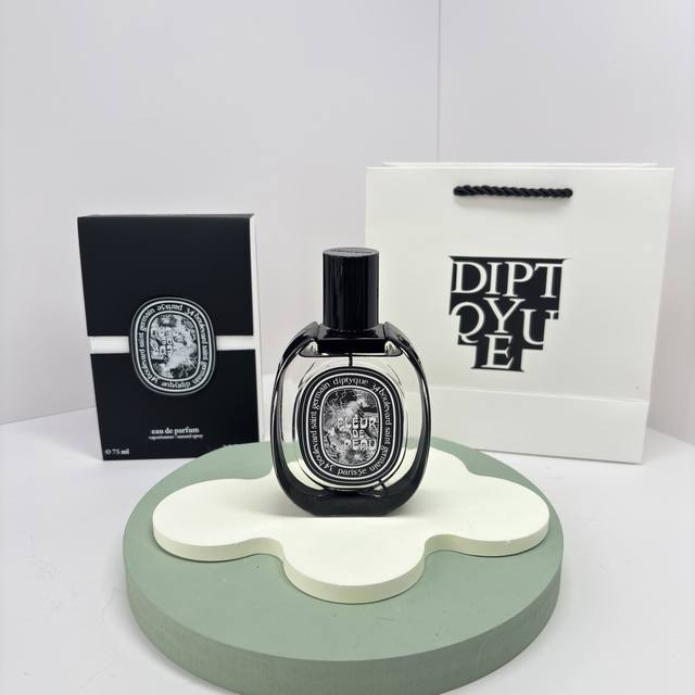 原单品质 DDD Diptyque肌肤之花 DDD 〡 麝香上开了一朵鸢尾花礼盒装 DDD Fleur De Peau，香如其名 DDD 轻柔通透，宛如缥缈又朦