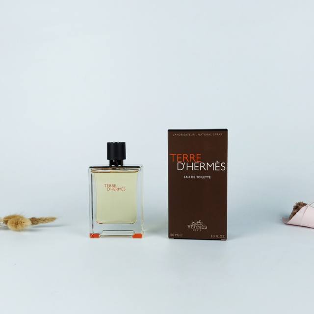 原单品质 DDD 实拍 DDD Hermes Terre D' Hermes Edt 爱马仕大地男士中性淡香水 Ml DDD 香调： 木质清新调 DDD 前调：