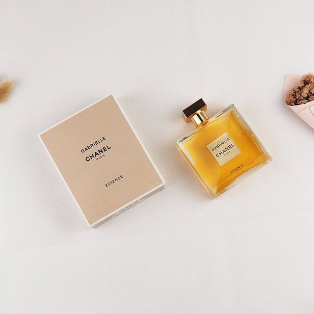 原单品质 DDD 实拍 DDD 新款 Chanel 香奈儿嘉伯丽尔天性香水 女士Edp香水 Ml DDD 前调 ：葡萄柚，黑加仑 DDD 中调 ：依兰，茉莉，橙