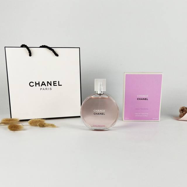 原单品质 DDD 实拍现货50 Ml， Ml DDD 香奈儿粉色机遇邂逅柔情女士淡香水 Ml DDD 主调：花果香调 DDD 前调：葡萄柚，温柏 DDD 中调：