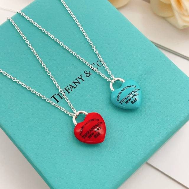 Tx070浅蓝 DDD Tx071红色 DDD Tiffany*蒂芙尼最新款银色两色爱心项链 一致Zp黄铜材质，非常的上镜设计很特别值得入手高级手工坊系列 DD