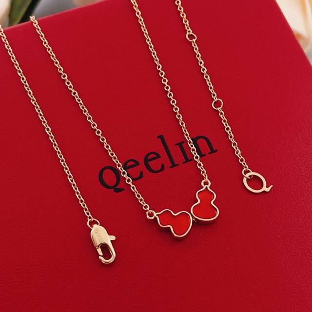 Qeelin 最新款麒麟红色双葫芦玫瑰金色项链 一致Zp黄铜材质，非常的上镜设计很特别值得入手高级手工坊系列 DDD