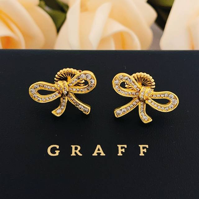 Graff格拉芙最新款金色镶钻蝴蝶结耳钉 一致Zp黄铜材质，非常的上镜设计很特别值得入手高级手工坊系列 DDD