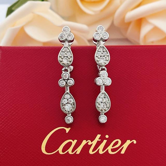 Cartie*最新款卡地亚银色流苏叶片耳钉 一致Zp黄铜材质，非常的上镜设计很特别值得入手高级手工坊系列 DDD