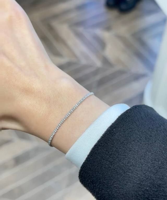 我们出品 Zp5920，量大咨询客Fu DDD R编织链手绳 蓝，黑，红三个颜色！Zp真金真钻材质，我们可定制真金真钻材质，咨询客服，我们纯银精工版，通体纯银材