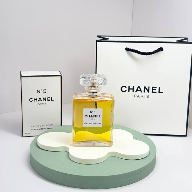 原单品质 DDD Chanel 香奈儿五号经典香水 N5浓香版 DDD 规格: Ml DDD 香奈儿5号是世界上最著名的香水之一，产于法国，其创始者恩尼斯 鲍与