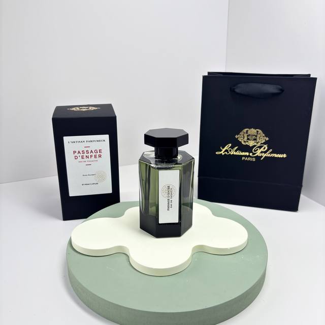 原单品质 DDD 阿蒂仙 冥府之路L'artisan Parfumeur Passage D'enfer 1999 DDD 品牌：阿蒂仙调香师：Dlivia G