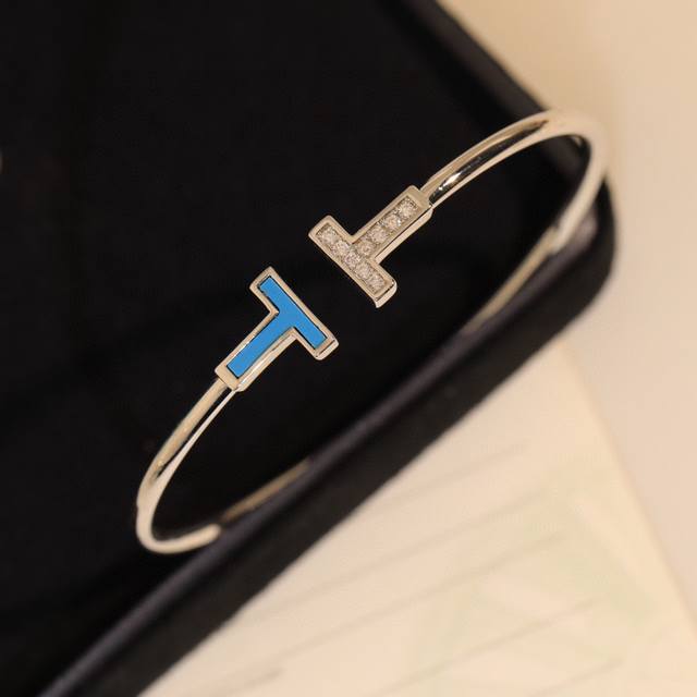 精工版本蒂芙尼 Tiffany &Co 经典 新款 双T手镯 实拍， 真实细节呈现蒂芙尼 手镯 官网首页新款 双T系列 隆重出货 V金材质 电镀Au750 电镀
