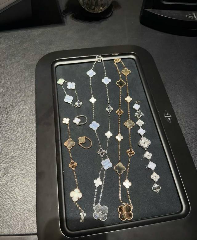 V金材质梵克雅宝Vca新款15花四叶草毛衣链 还能拆卸 太美了吧 DDD