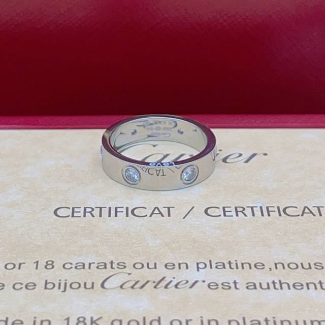 大小尺寸:6号、7号、8号 DDD Cartie*卡地亚最新款银色镶钻戒指 一致Zp黄铜材质，非常的上镜设计很特别值得入手高级手工坊系列 DDD