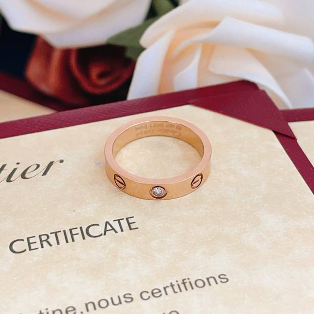 大小尺寸:6号、7号、8号 DDD Cartie*卡地亚最新款玫瑰金单钻戒指 一致Zp黄铜材质，非常的上镜设计很特别值得入手高级手工坊系列 DDD