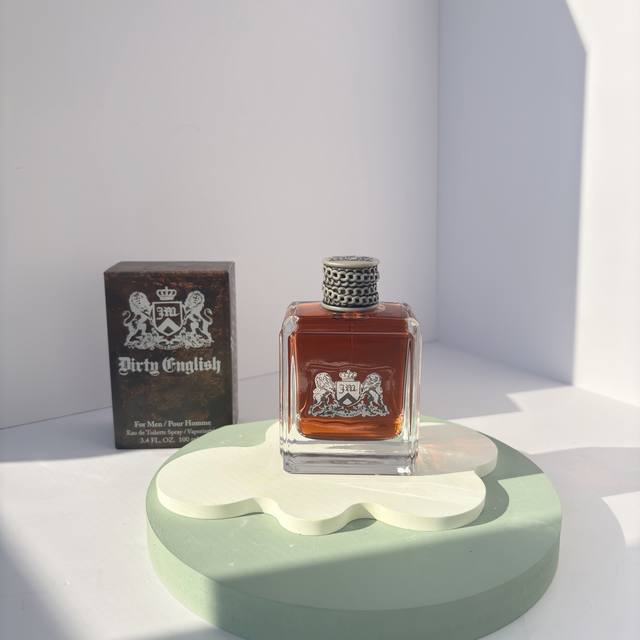 原单品质 DDD 橘滋脏话｜男香 木质香 DDD 橘滋 脏话，辛辣木质调，Edt淡香水。 DDD 瓶身玻璃厚很重，橘红色液体，有威士忌的即视感。 DDD ◆前调