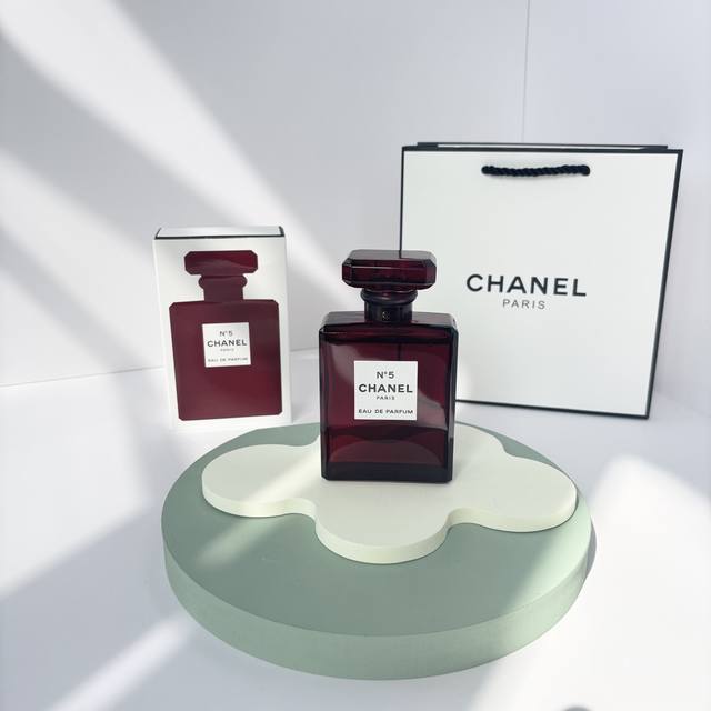 原单品质 DDD Chanel 香奈儿限量款红色瓶 DDD N°5号香水浓香Edp DDD Ml 红N5 DDD 炽烈的红色挚礼 浓香型圣诞红色限量款瓶身，晶莹