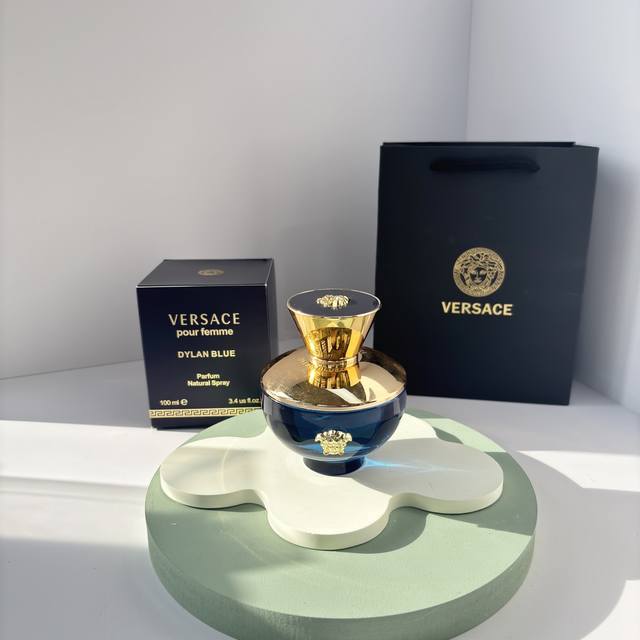 原单品质 DDD 范思哲Dylan Blue迪伦海神女士淡香水Edt 据说很难买到 DDD 香调:木质森林香调 DDD 前调：香柠檬 葡萄柚 无花果叶 DDD