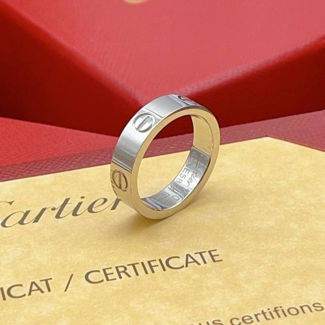 大小尺寸:6号、7号、8号 DDD 卡地亚Cartie*最新款银色光面戒指 一致Zp黄铜材质，非常的上镜设计很特别值得入手高级手工坊系列 DDD