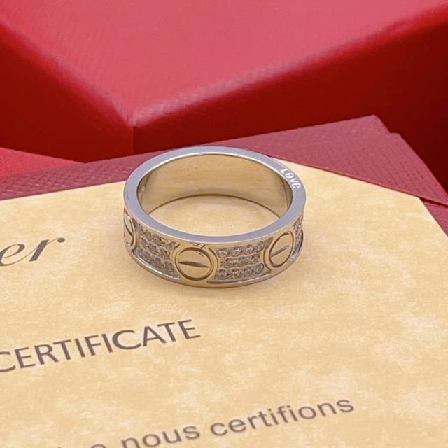 大小尺寸宽版:6号、7号、8号 DDD 卡地亚Cartie*最新款银色镶钻戒指宽版 一致Zp黄铜材质，非常的上镜设计很特别值得入手高级手工坊系列 DDD