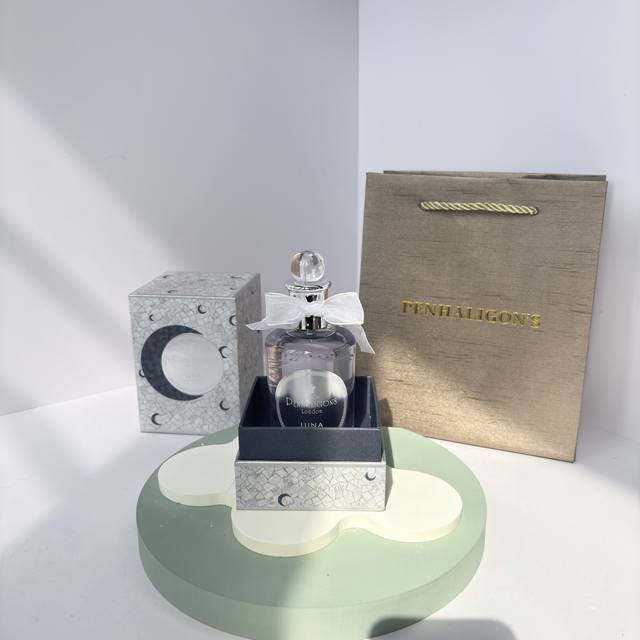 原单品质 DDD 潘海利根 月亮女神 DDD 潘海利根家少有可以盲撸的一款香水。 DDD 喷上给人一种清冷、孤傲的仙女风， DDD 优雅又不张扬的贵族气息 DD